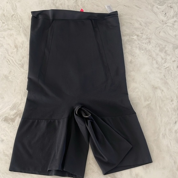 Spanx SS1915 Hi-Waisted Mid Thigh Shapewear Shorts  size Large - Picture 1 of 9
